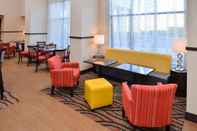 Lobi Hampton Inn & Suites California University-Pittsburgh