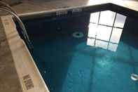 Swimming Pool Microtel Inn & Suites by Wyndham Kirkland Lake