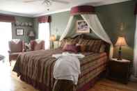 Bedroom Cote's Bed & Breakfast Inn