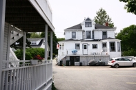 Exterior Come From Away B&B Inn