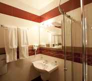 In-room Bathroom 2 Aris Hotel Sofia
