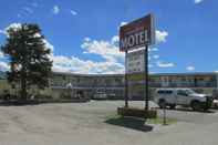 Exterior Travellers Motel