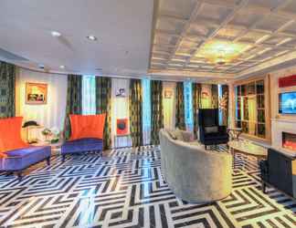 Lobby 2 Madera Hollywood