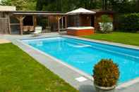 Swimming Pool Wellness Hasselt Bed & Breakfast