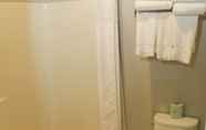 In-room Bathroom 3 Country Inn & Suites by Radisson, Prineville, OR