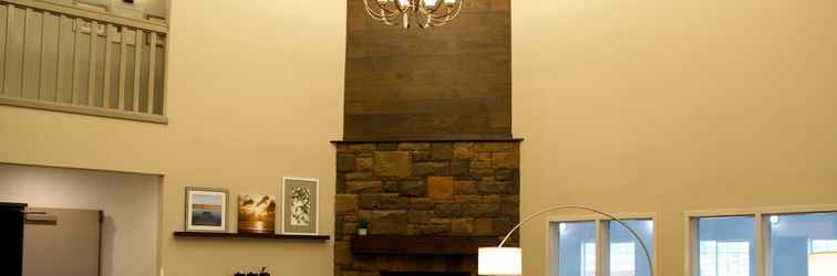 Lobby Country Inn & Suites by Radisson, Prineville, OR