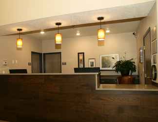 Lobby 2 Country Inn & Suites by Radisson, Prineville, OR