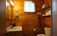 In-room Bathroom 7 Meadowview Cottages