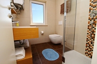 In-room Bathroom Apartments Kula