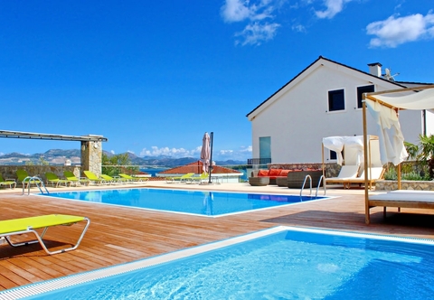 Swimming Pool Apartments Kula