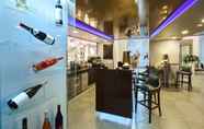 Bar, Cafe and Lounge 5 12 Revay Hotel