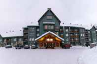 Exterior Snow Creek Lodge by Fernie Lodging Co