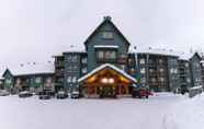 Exterior 2 Snow Creek Lodge by Fernie Lodging Co