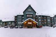 Exterior Snow Creek Lodge by Fernie Lodging Co