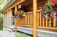 Exterior Snow Creek Cabins by Fernie Lodging Co.