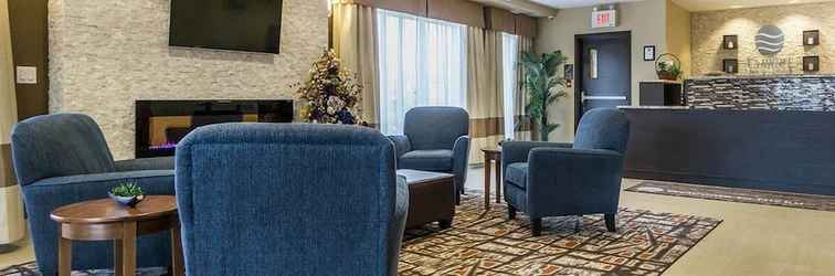 Lobi Comfort Inn & Suites Edmonton International Airport