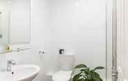 In-room Bathroom 6 SACO Bristol- West India House