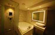 Toilet Kamar 3 Hotel BUTI &