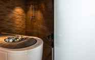 In-room Bathroom 7 Thalasso Concarneau Spa Marin Resort