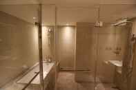 Toilet Kamar Hotel Midtown Richardson