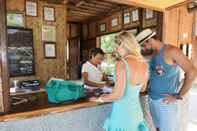 Lobby Sangat Island Dive Resort