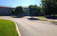 Exterior 4 St. Lawrence College Residence Kingston - Campus Accommodation