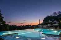 Swimming Pool Hotel Mamela