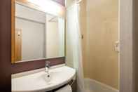 Phòng tắm bên trong B&B Hotel Orly Chevilly-Larue