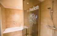 In-room Bathroom 2 Boutique Hotel De Doelen