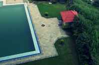 Swimming Pool Hotel Devi Grand