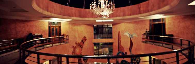 Lobby Hotel Devi Grand