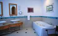 Toilet Kamar 3 Lazib Inn Resort & Spa