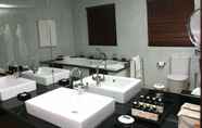 Toilet Kamar 5 Michelle Boutique Hotel