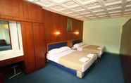 Bedroom 6 Hotel Lotte