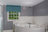 In-room Bathroom Vicarage Cottage