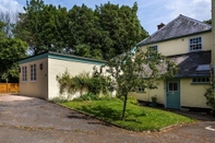 Exterior Vicarage Cottage