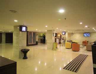 Lobi 2 Hotel Golden Grand