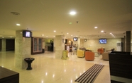 Lobi 5 Hotel Golden Grand