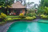 สระว่ายน้ำ Bunut Garden Luxury Private Villa