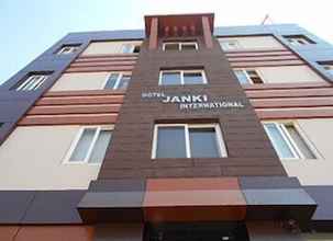 ภายนอกอาคาร 4 Hotel Janki International