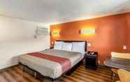 Bedroom 4 Motel 6 Elizabeth, NJ - Newark Liberty Intl Airport