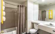 In-room Bathroom 5 Motel 6 Elizabeth, NJ - Newark Liberty Intl Airport