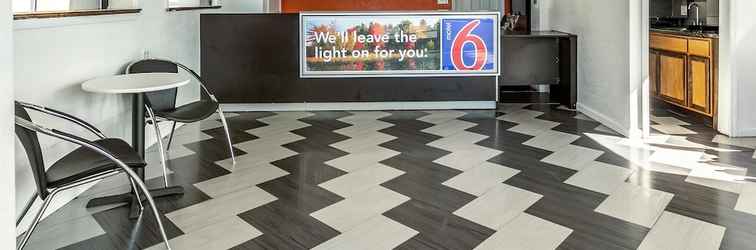 Lobby Motel 6 Elizabeth, NJ - Newark Liberty Intl Airport