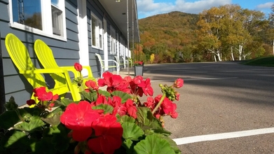 Exterior 4 Cornerstone Motel