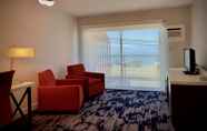 Ruang untuk Umum 3 The Oceanside, a Coast Hotel