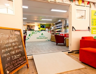 Lobby 2 YHA Eden Project - Hostel