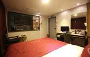 Kamar Tidur 5 Hotel The May