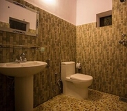 In-room Bathroom 3 Naikap Village Resort