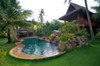 Kolam Renang Hoyohoy Villas