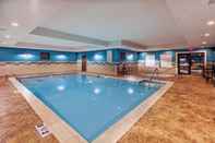 Swimming Pool Hampton Inn & Suites Claremore